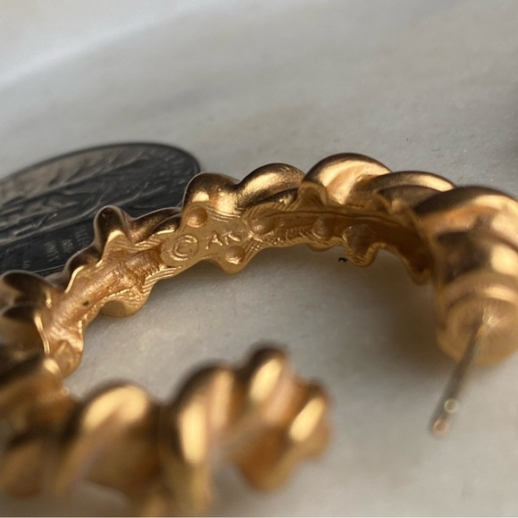STUNNING vintage Anne Klein gold tone earrings - Picture 7 of 7